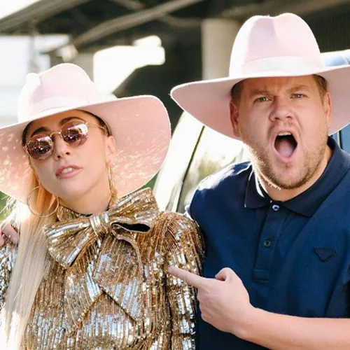 Lady Gaga: Τραγουδάει τις μεγαλύτερες επιτυχίες της μέσα σε αμάξι (βίντεο)