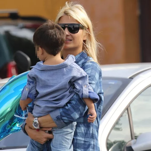 Φαίη Σκορδά: Η βόλτα με το γιο της Δημήτρη