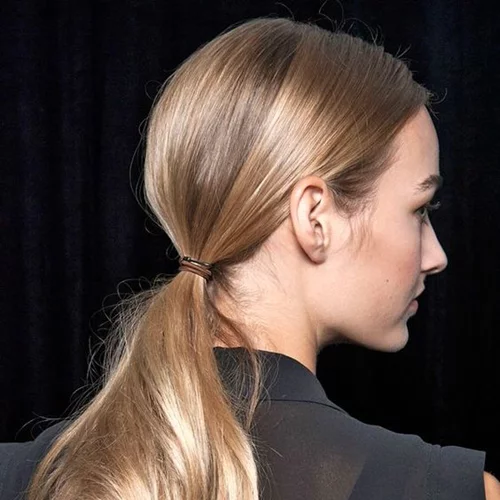 Ταλαιπωρημένα μαλλιά; Ξέρουμε πού θα πας για να βρεις τη λύση