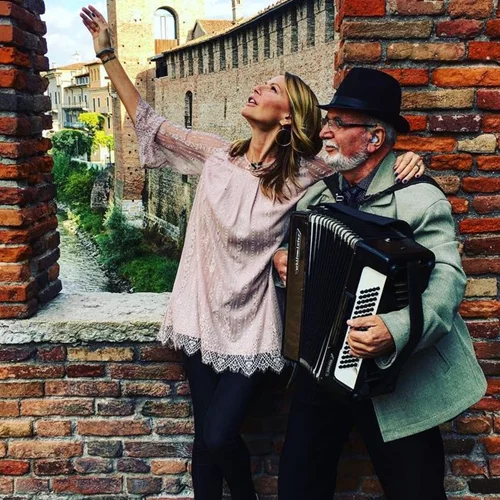 Τζένη Μπαλατσινού: Δες πώς ήταν στην παιδική της ηλικία