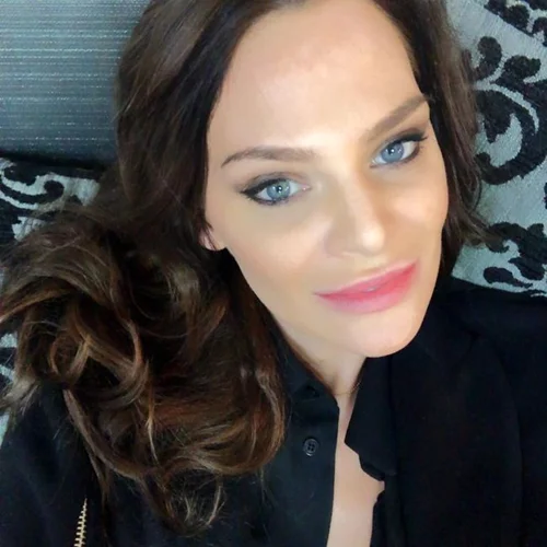 Υβόννη Μπόσνιακ | Τρυφερές αγκαλιές με τον Αντώνη Ρέμο