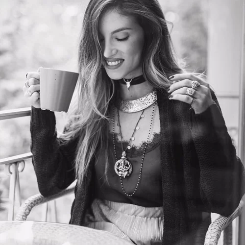 Αθηνά Οικονομάκου: Πόζαρε αγκαλιά μαζί με την Χριστίνα Μπόμπα