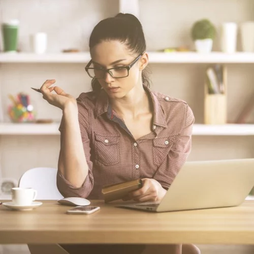 4 τρόποι για να βελτιώσεις την υγεία σου στο γραφείο