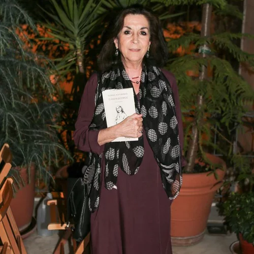 Η Νένα Μεντή αποκαλύπτει την ηλικία της