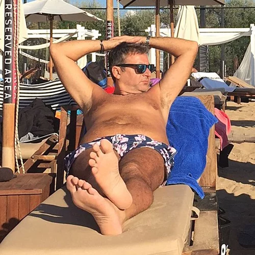 Γιώργος Λιάγκας: Συνεχίζει τα μπάνια στη θάλασσα