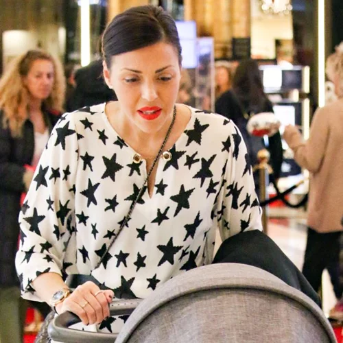 Σίσσυ Φειδά: Βόλτα στα μαγαζιά με την πέντε μηνών κορούλα της