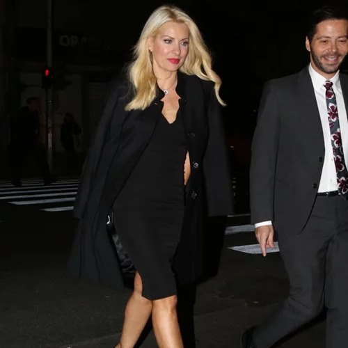 Ελένη Μενεγάκη: Βραδινή έξοδος σε φιλανθρωπικό δείπνο