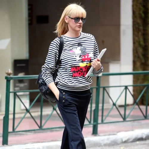 Σάσα Σταμάτη: Βόλτα στο Κολωνάκι με εντυπωσιακό look!