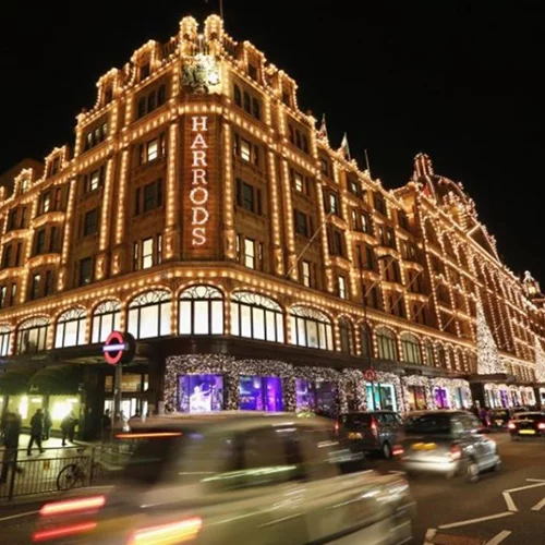 Χριστούγεννα 2016: Τα μεγαλύτερα εμπορικά κέντρα του Λονδίνου "φορούν" τα γιορτινά τους