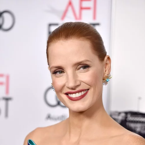 Αυτά είναι τα 10 red carpet χτενίσματα που μπορείς να κάνεις μέσα σε 5' (με το ρολόι)