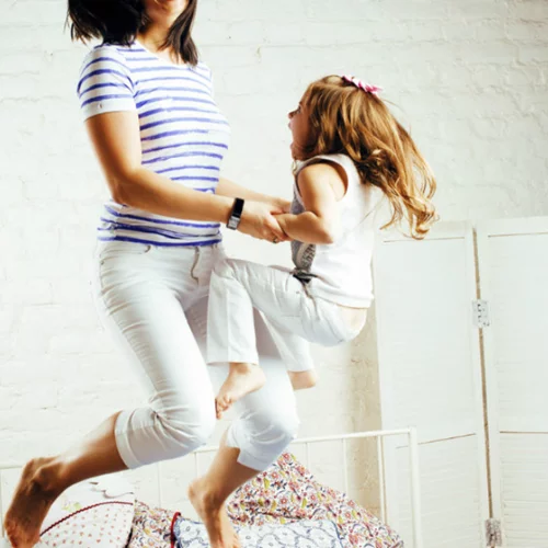 Ανάλυσέ Το: Nα γιατί τα παιδιά «τρελαίνονται» μπροστά στην μαμά