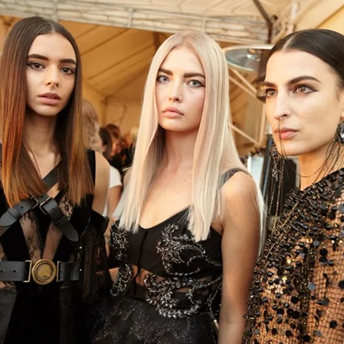 Mi-Ro: Όλες οι λεπτομέρειες για το hair look που συνόδευσε τις εντυπωσιακές δημιουργίες