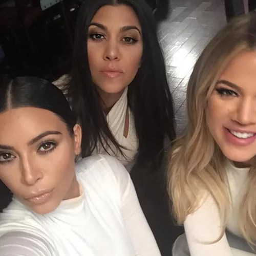 Kim - Khloe Kardashian: Φωτογραφίζονται μαζί με σούπερ σέξι διάθεση