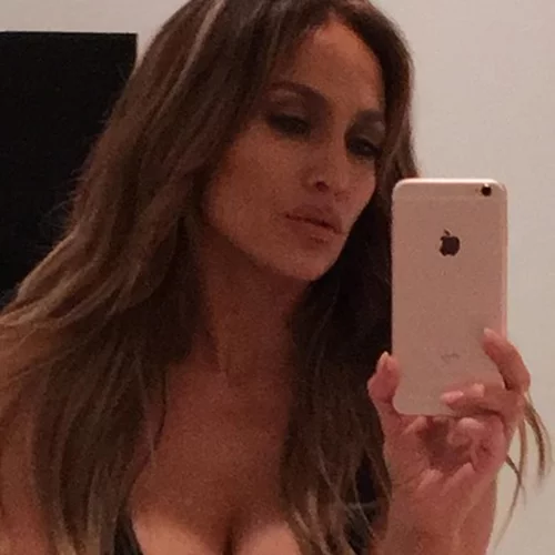 Η απίστευτα σέξι φωτογραφία της Jennifer Lopez: Ποζάρει σαν την Kim Kardashian!