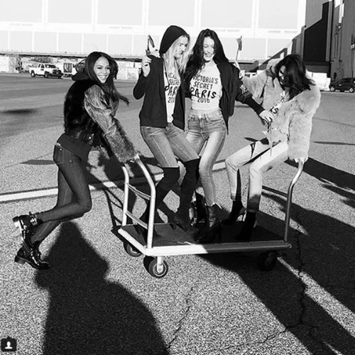 Οι άγγελοι της Victoria's Secret μόλις έφτασαν στο Παρίσι