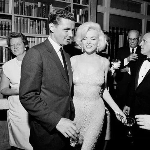 Δεν θα πιστεύεις πόσο πουλήθηκε το θρυλικό φόρεμα της Merilyn Monroe