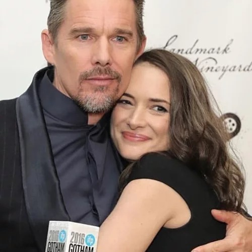 Winona Ryder - Ethan Hawke: Αντάλλαξαν φιλί στο στόμα στη σκηνή των Gotham Awards
