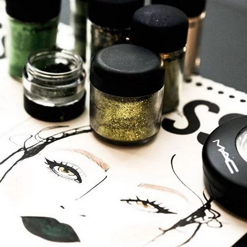 M·A·C alert: Όλα τα αγαπημένα σου beauty προϊόντα ένα κλικ μακριά!