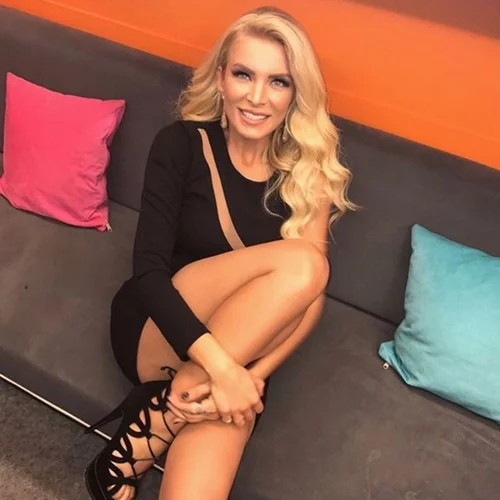 Πέδιλα το φθινόπωρο: Πώς να τα φορέσεις όπως οι επώνυμες Ελληνίδες