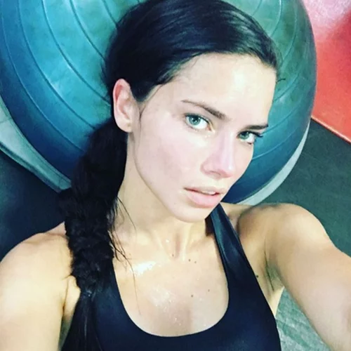 Πίστευες ποτέ ότι η Adriana Lima έχει τέτοιες ικανότητες;
