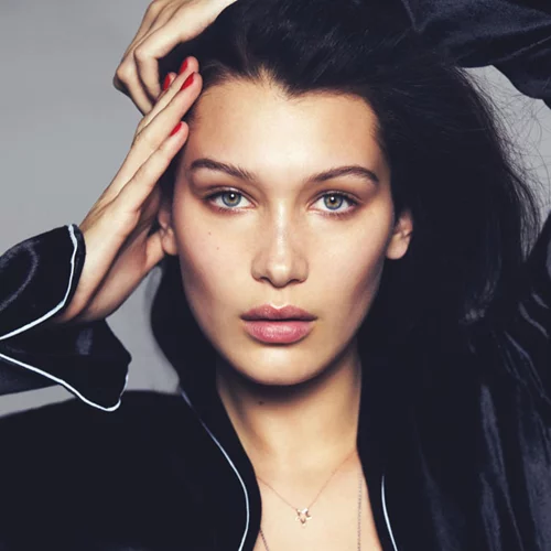 Bella Hadid: Εντυπωσιάζει στη νέα διαφήμιση του Dior Beauty