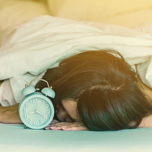 5 συνήθειες που θα σε βοηθήσουν να κοιμάσαι ευκολότερα το βράδυ