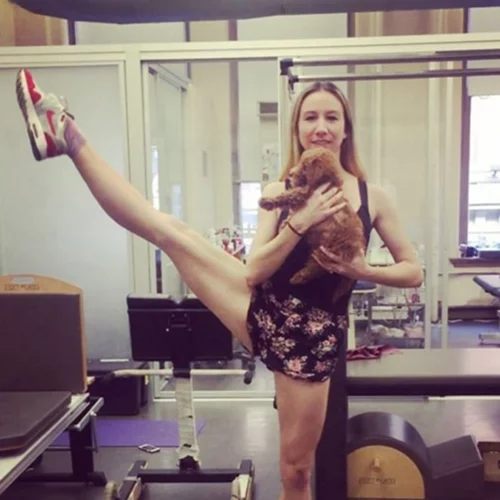 Ασκήσεις σε μπάλα ισορροπίας: Δες τι κάνει μία πρίμα μπαλαρίνα