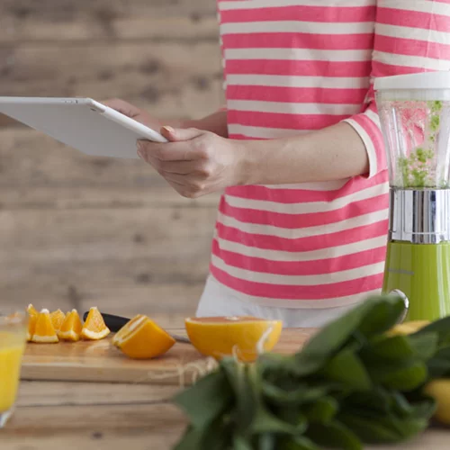 Πώς να καθαρίσεις το μπλέντερ μέσα σε μισό λεπτό