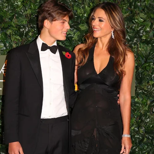 Evening Standard Theatre Awards: Εντυπωσίασε η Elizabeth Hurley με την εμφάνισή της!