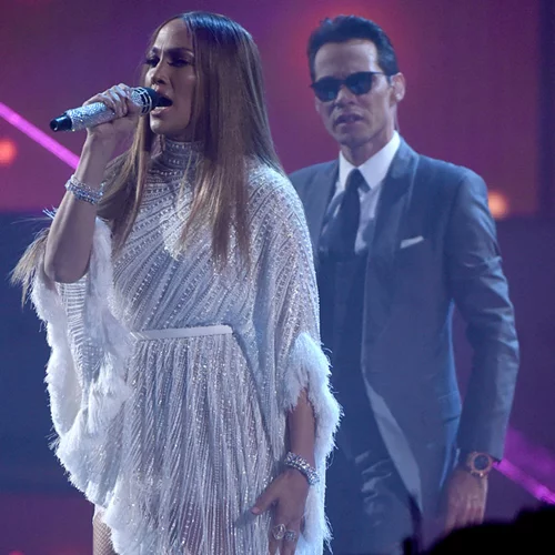 To φιλί της Jennifer Lopez στον πρώην σύζυγό της on stage