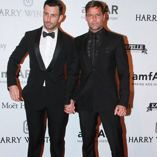 O Ricky Martin αρραβωνιάστηκε τον σύντροφό του!