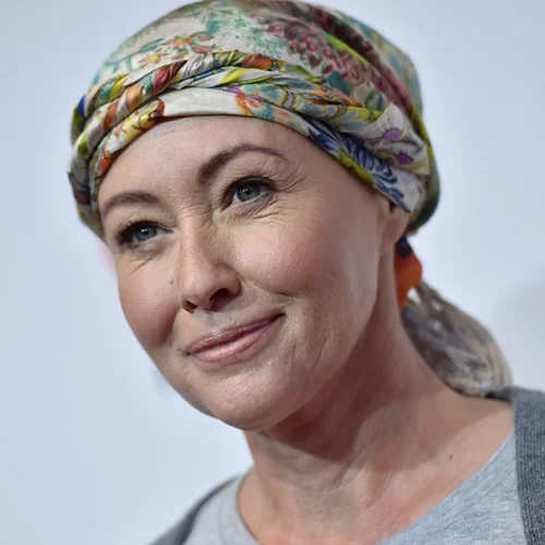 Η Shannen Doherty στο πλευρό του καρκινοπαθή γιου του Michael Buble: «Σκέψου θετικά»