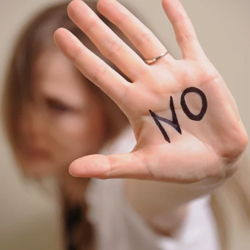 Τέλος στη βία κατά των γυναικών: Μαζί θα την αντιμετωπίσουμε!