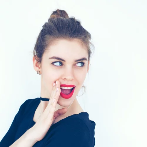 Make up και ακμή: Ποια είναι η πραγματική τους σχέση;