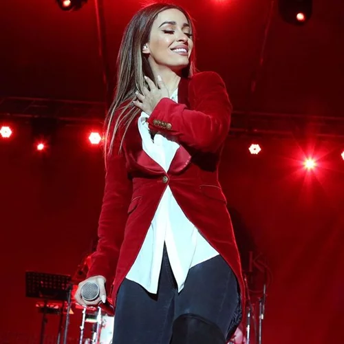 Ελένη Φουρέιρα: Η εντυπωσιακή εμφάνιση στη χριστουγεννιάτικη συναυλία της