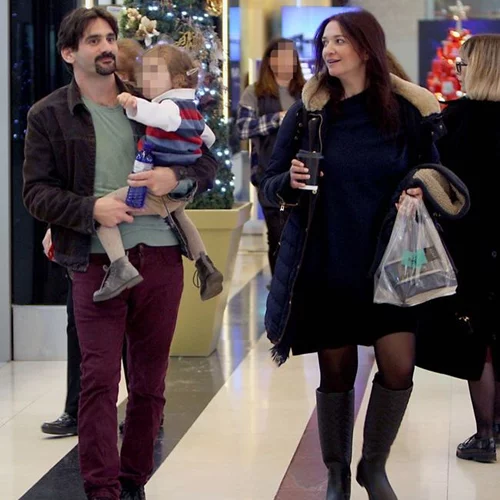 Οδυσσέας Παπασπηλιόπουλος: Σπάνια έξοδος με τη σύζυγο και την κόρη του