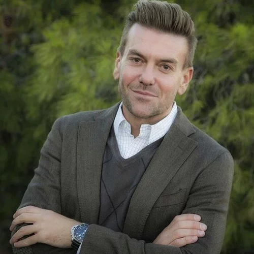 Σπύρος Σούλης: Το εντυπωσιακό χριστουγεννιάτικο δέντρο που στόλισε στο σπίτι του