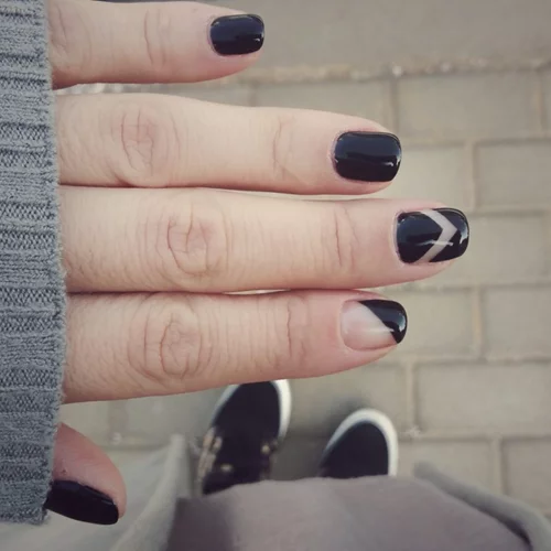 Μην ψάχνεις άλλο: Βρήκαμε πού θα κάνεις τα πιο hot χριστουγεννιάτικα σχέδια για νύχια