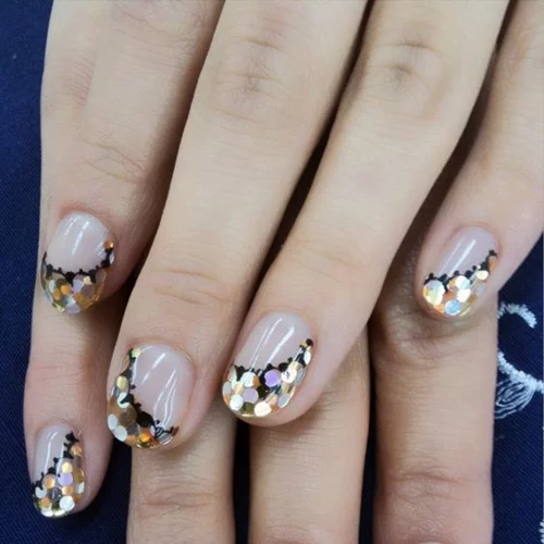 #maniMonday: Η πρώτη έμπνευση για super χριστουγεννιάτικα σχέδια για νύχια