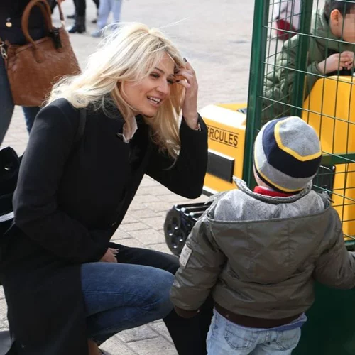 Φαίη Σκορδά: Οι στιγμές ξεγνοιασιάς και η χριστουγεννιάτικη βόλτα με τους γιους της