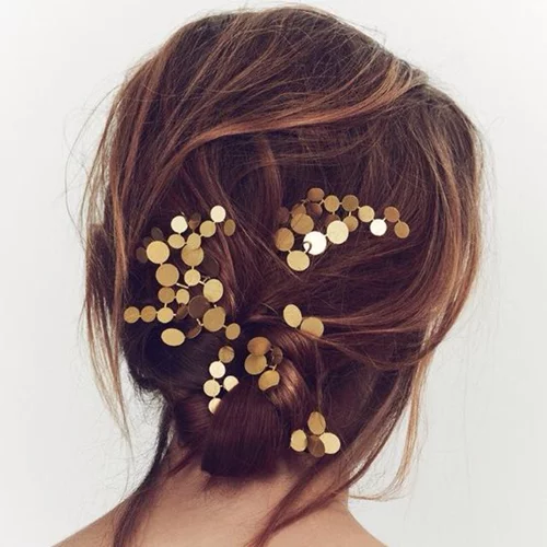 Προετοιμάζεσαι για τις γιορτές; Αυτά είναι τα πιο hot tips για τέλεια μαλλιά