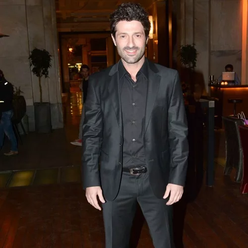 Όθωνας Μεταξάς: Βραδινή έξοδος με εντυπωσιακή συνοδό