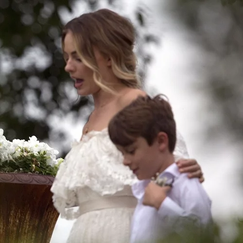 Margot Robbie: Δες το εντυπωσιακό bohemian νυφικό της