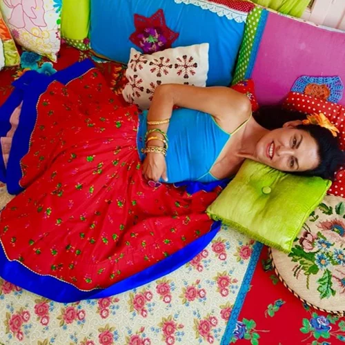 Η Ελένη Ψυχούλη φτιάχνει τις πιο χαρούμενες ποδιές κουζίνας