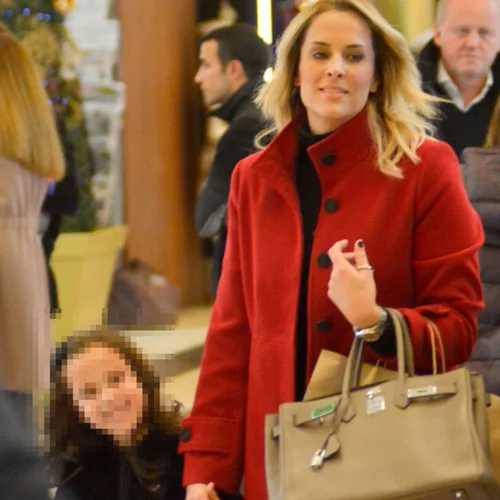 Έλενα Ασημακοπούλου: Μαζί με την κόρη της για ψώνια σε γνωστό εμπορικό κέντρο