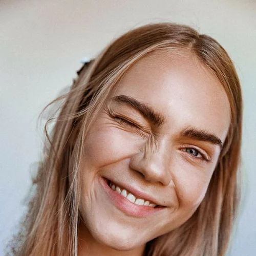 Κάναμε το τεστ: Η beauty editor χαμογελάει γιατί μόλις δοκίμασε την πιο τέλεια οδοντόβουρτσα