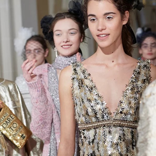 Chanel Metiers d'Art: Όλα όσα είδαμε στο χτεσινό fashion show