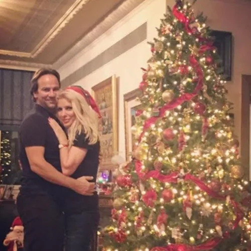 Αυτά είναι τα Χριστουγεννιάτικα δέντρα των διασήμων