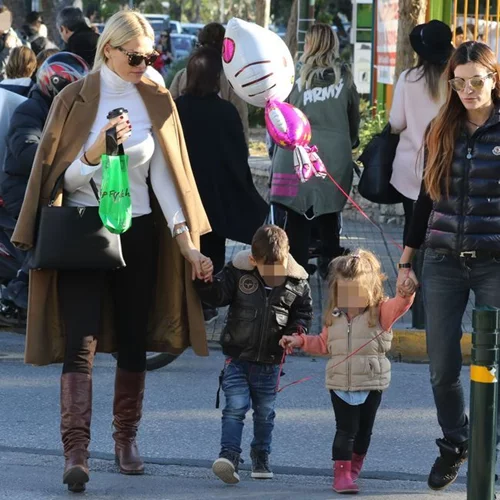 Νάταλι Θάνου: Βόλτα στη Γλυφάδα με τον γιο της!