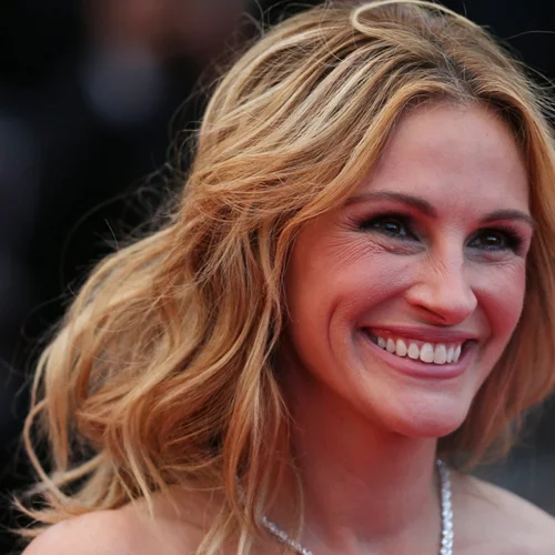 Το πουά σύνολο της Julia Roberts μας θύμισε το «Pretty Woman»